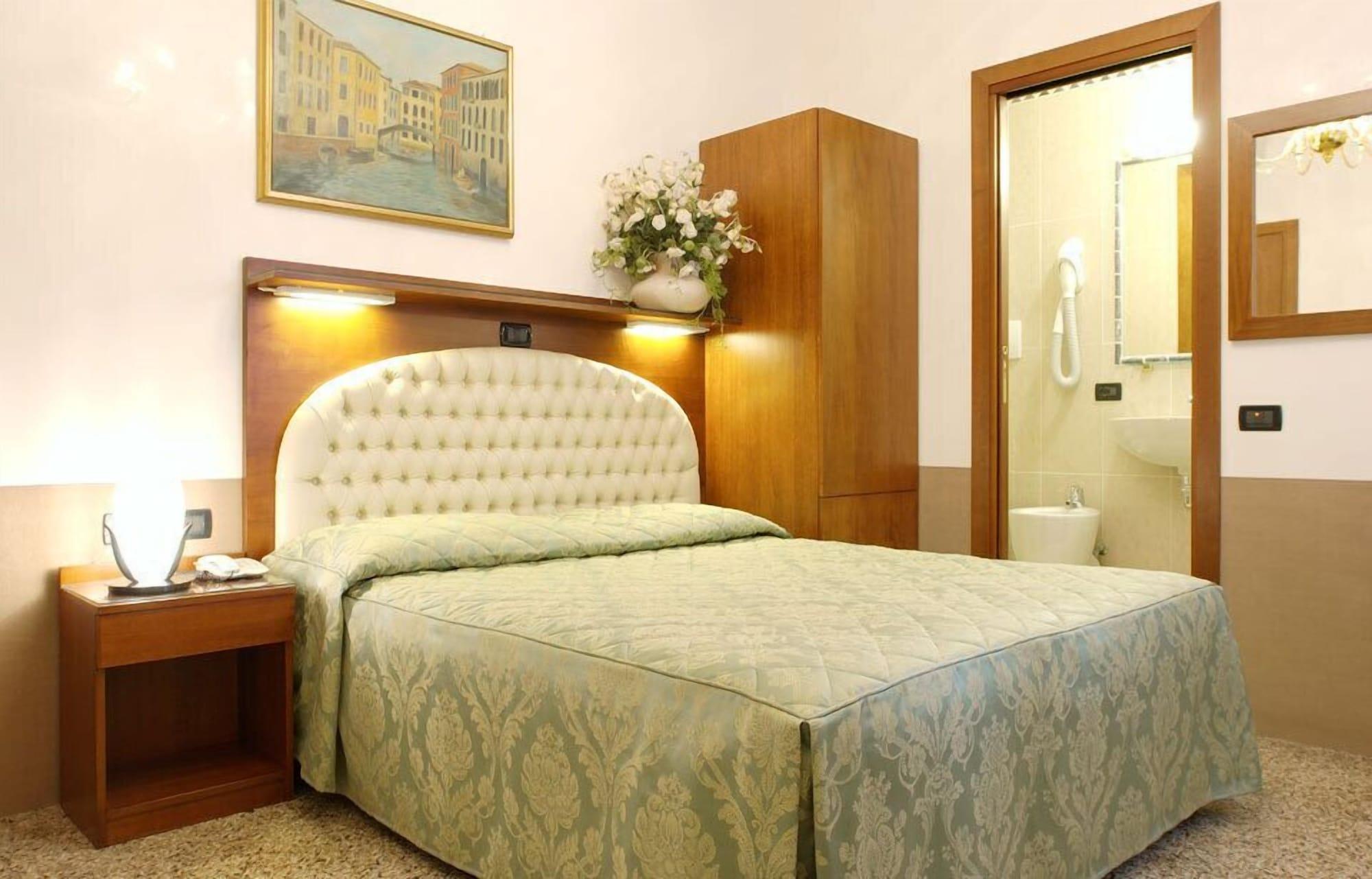 Atlantide Hotel Венеция Екстериор снимка