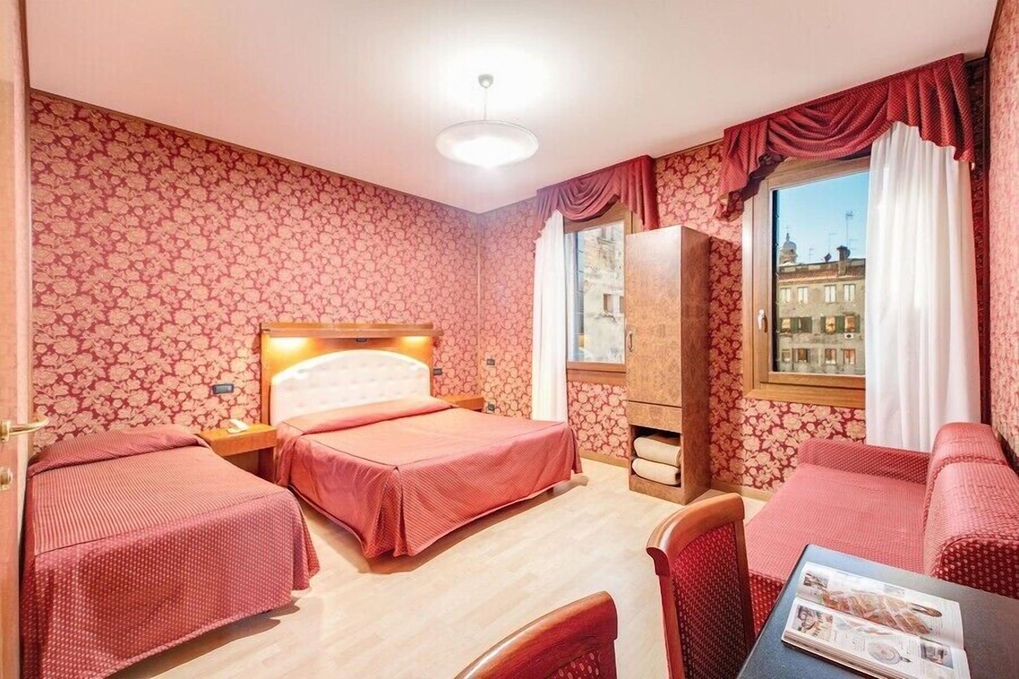 Atlantide Hotel Венеция Екстериор снимка