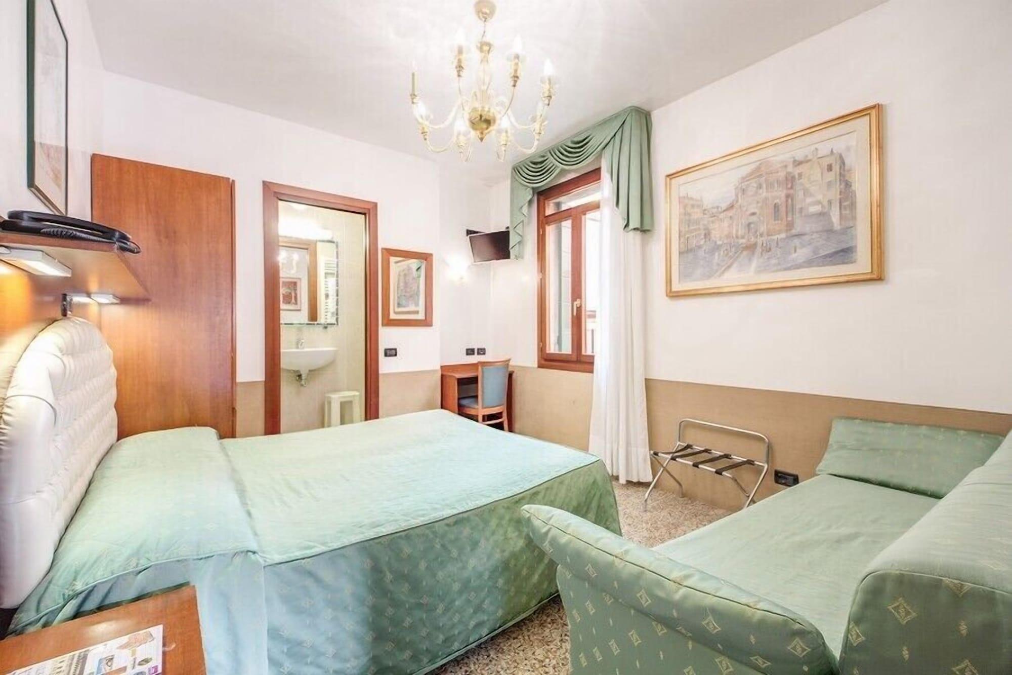 Atlantide Hotel Венеция Екстериор снимка