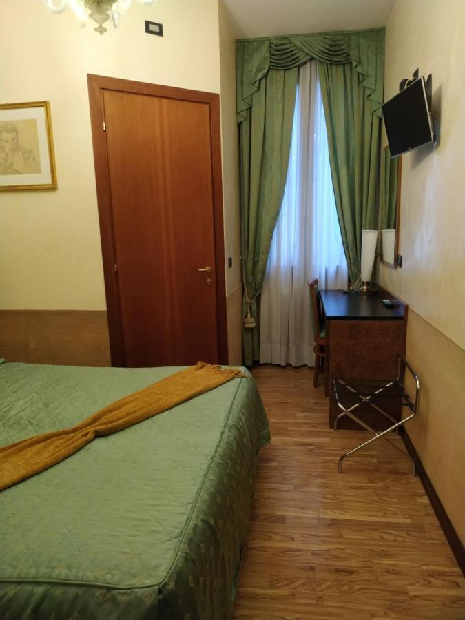 Atlantide Hotel Венеция Екстериор снимка
