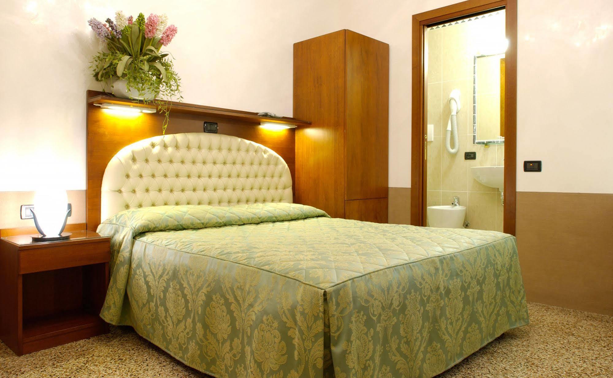 Atlantide Hotel Венеция Екстериор снимка